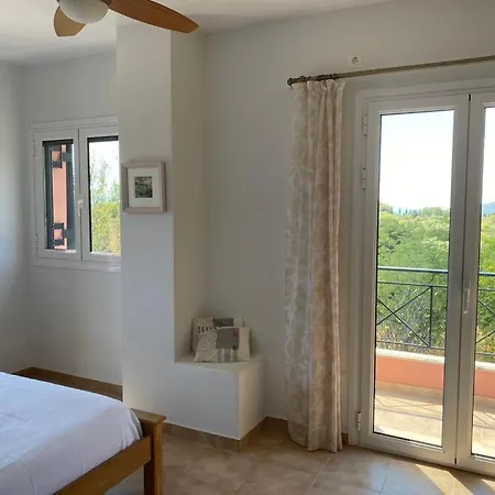 350m Above Sea ヴァシリキ